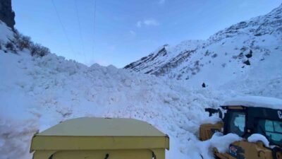 Şırnak’ın Beytüşşebap ilçesinde düşen çığ nedeniyle 4 köy yolu ulaşıma