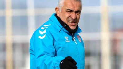 Özbelsan Sivasspor, teknik direktör Mehmet Altıparmak ile yolların ayrıldığını duyurdu.