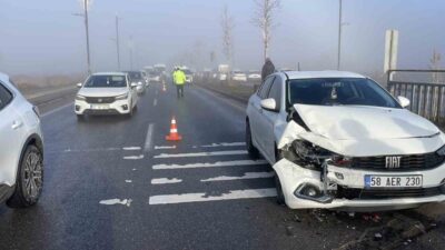 Sivas’ta yoğun sis ve buzlanma kazaları beraberinde getirdi. Meydana gelen