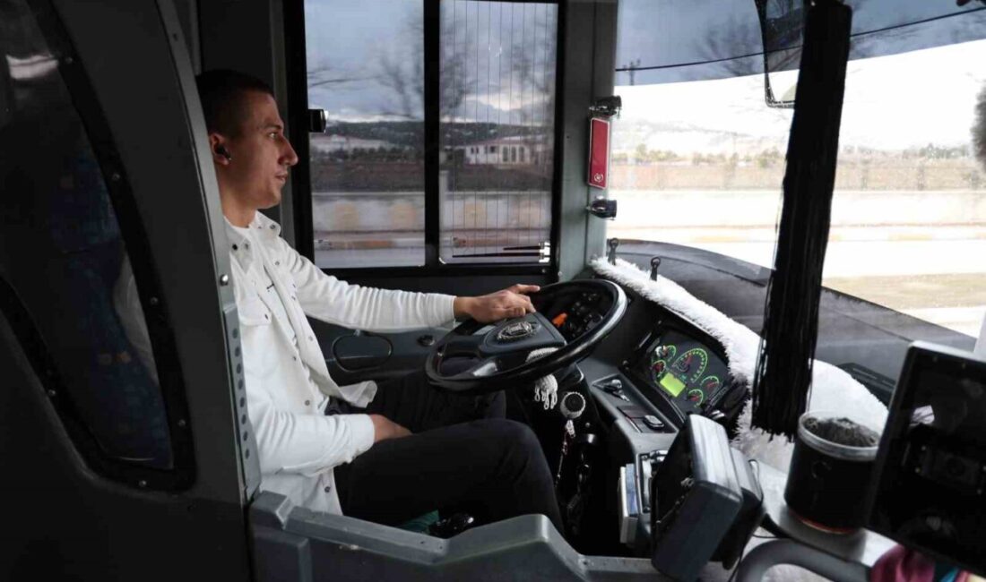 Sivas’ta bir halk otobüsü sürücüsü, yaptığı hareket ile ‘insanlık ölmemiş’