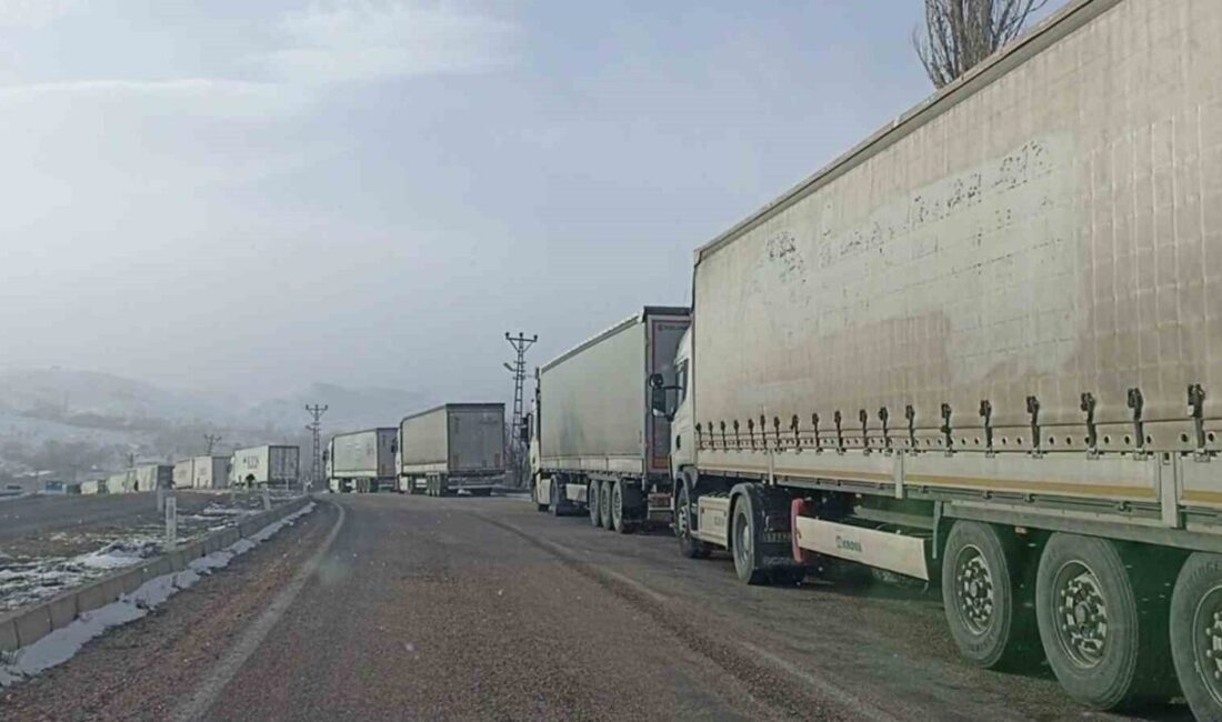 Sivas’ta etkili olan yoğun kar yağışı ve tipi ulaşımda aksamalara