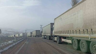 Sivas’ta etkili olan yoğun kar yağışı ve tipi ulaşımda aksamalara