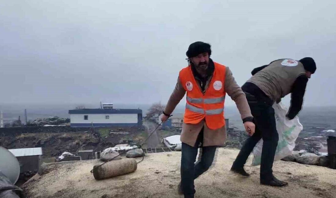 Şanlıurfa’nın Siverek ilçesinde kar ve yağmur nedeniyle evi kullanılamaz hale