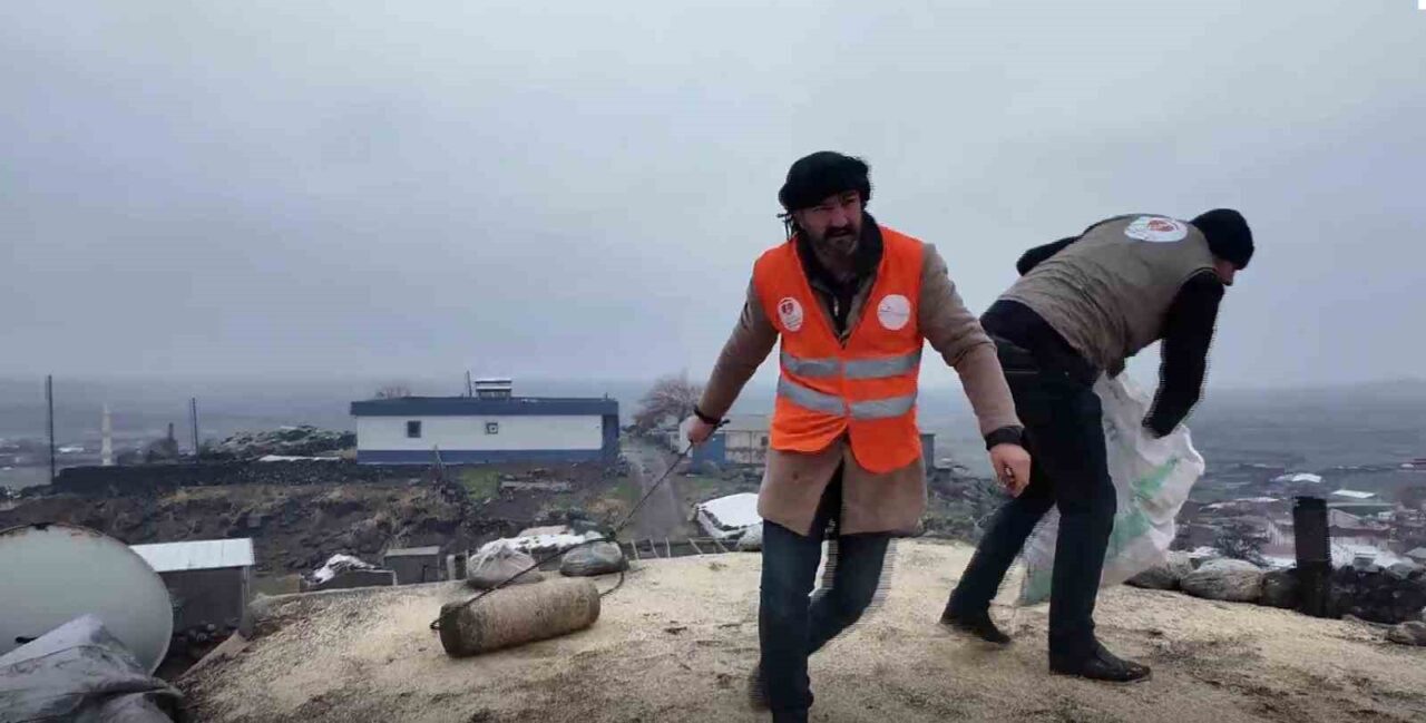 Şanlıurfa’nın Siverek ilçesinde kar ve yağmur nedeniyle evi kullanılamaz hale