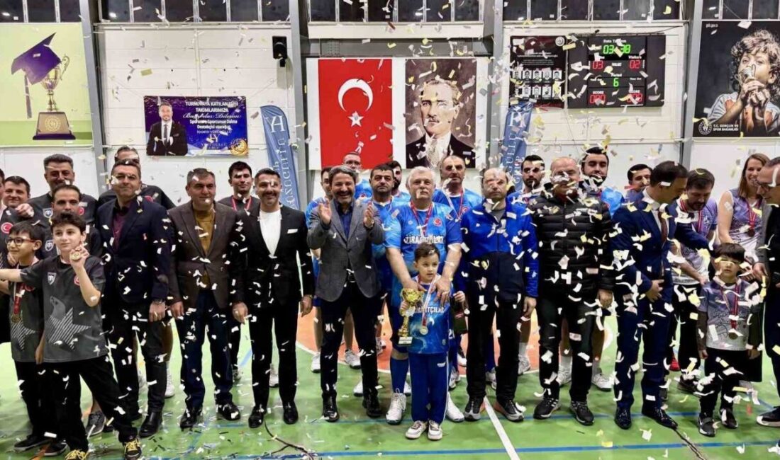 Eskişehir’in Sivrihisar İlçesi’nde gerçekleştirilen ’Kurumlar Arası Voleybol Turnuvası’, büyük finalle
