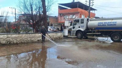 Söke’de etkili olan sağanak yağışlarda Söke Belediyesi ekipleri teyakkuz halinde