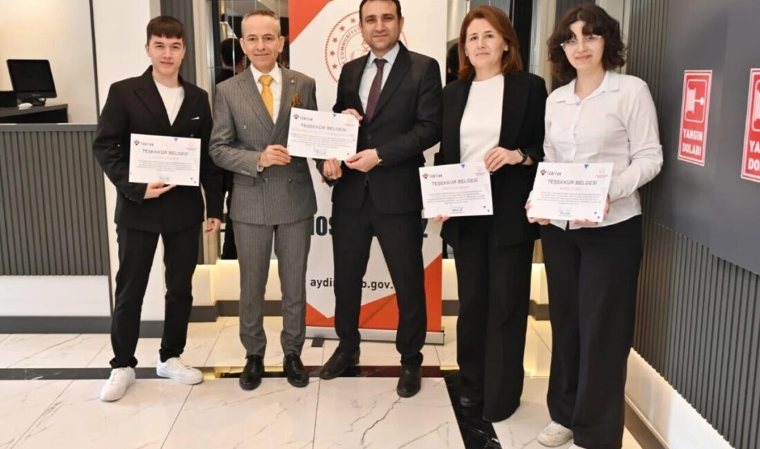 Söke Mesleki ve Teknik Anadolu Lisesi öğrencileri Minel Güney ve