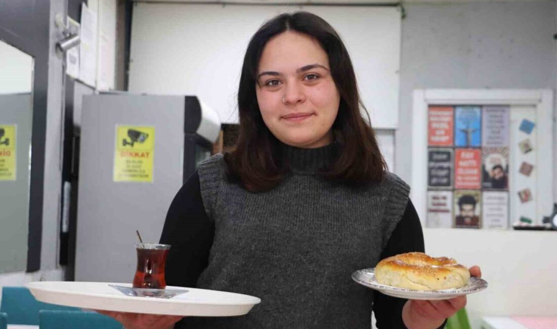 Eskişehir’de 15 yaşından beri çalışan ve 19 yaşında kendi kafesini,