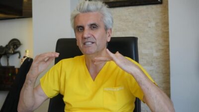 Estetik ve Plastik Cerrahi Uzmanı Prof. Dr. Hayati Akbaş, sosyal