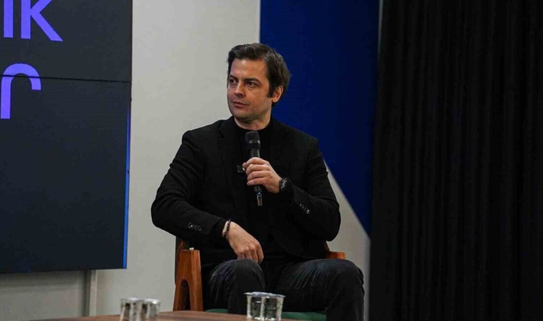 Spor yayıncılığının deneyimli isimleri Erdoğan Arıkan ve Erbatur Ergenekon, Esenler’de