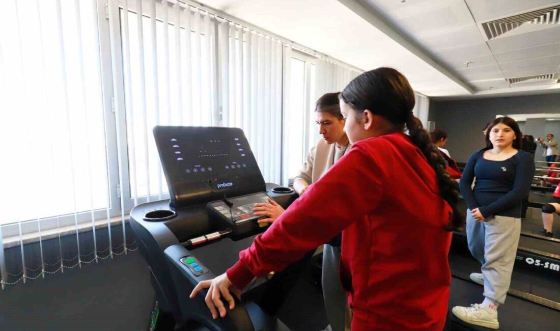 Sporcuların kullandığı Merkezefendi Çok Amaçlı Spor Salonu içindeki Fitness Salonu