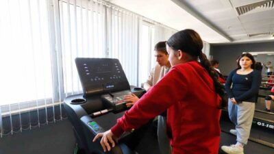 Sporcuların kullandığı Merkezefendi Çok Amaçlı Spor Salonu içindeki Fitness Salonu