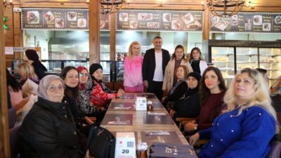 Yunusemre’de spor yapan kadınlar kahvaltı etkinliğinde bir araya gelerek, dayanışma