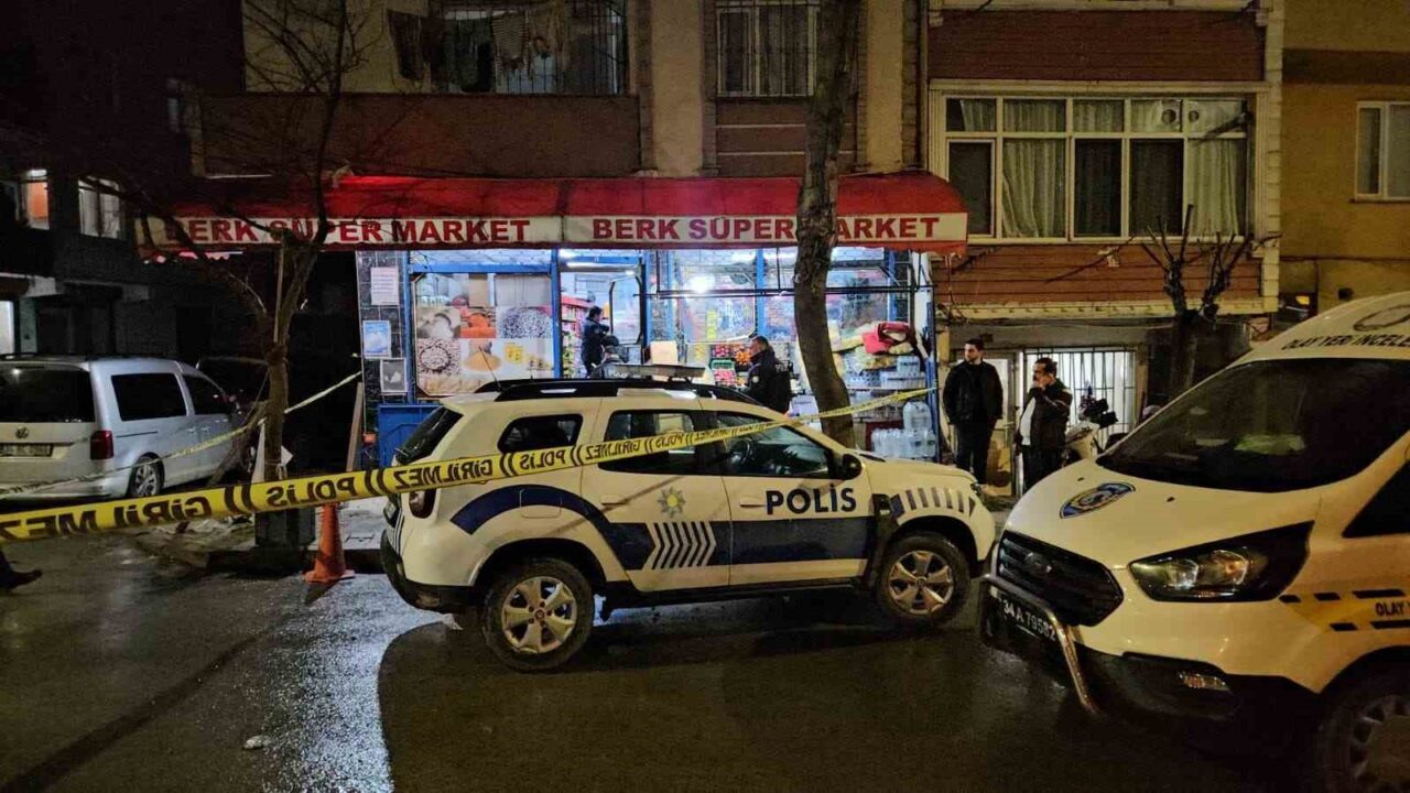 Sultangazi’de gece saatlerinde bir markete silahlı saldırı düzenlendi. Market sahibi