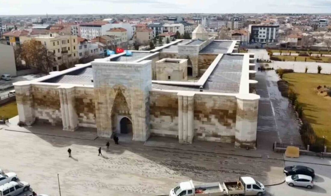 Aksaray’ın Sultanhanı ilçesinde bulunan yaklaşık 800 yıllık Selçuklu eseri Sultanhanı