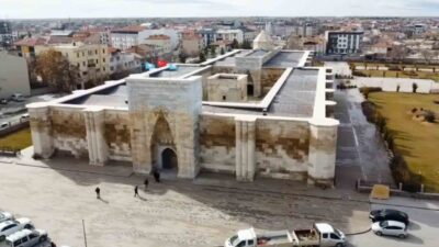 Aksaray’ın Sultanhanı ilçesinde bulunan yaklaşık 800 yıllık Selçuklu eseri Sultanhanı
