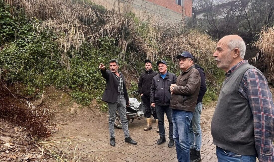 Aydın’ın Sultanhisar ilçesinde sağanak yağmurdan olumsuz etkilenen bölgelerde belediye ekiplerinin