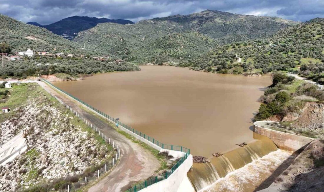 Aydın’ın Sultanhisar ilçesinde bulunan sulama göleti tam doluluğa ulaştı. Drone