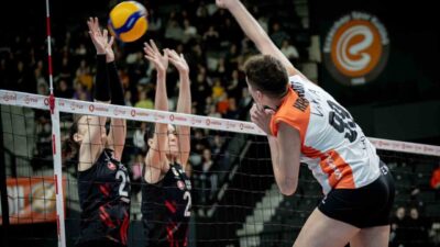 Eczacıbaşı Dynavit, Vodafone Sultanlar Ligi’nin 21. haftasında kendi evinde Türk