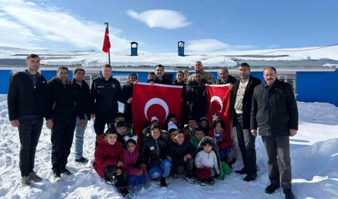 Kars’ın Susuz ilçesinde eğitim seferberliği devam ediyor. Okul ziyaretlerini sürdüren