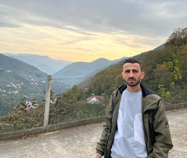 Rize’de tadilat çalışması yapan tesisat ustası, altı katlı binanın baca