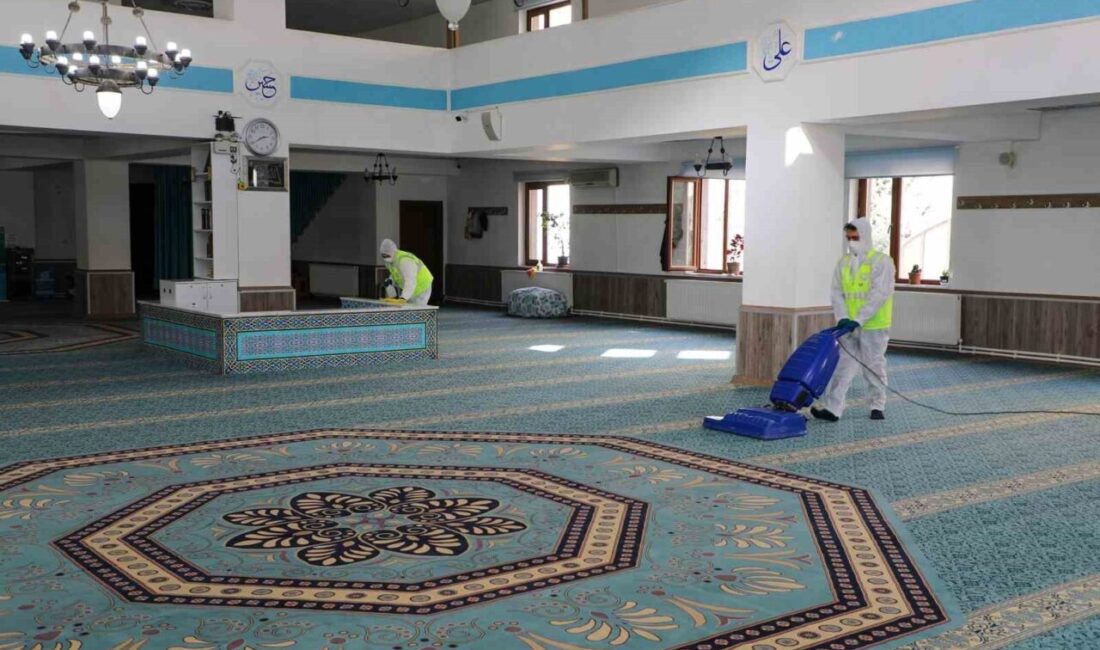 Talas Belediyesi tarafından ilçe genelindeki camilerde düzenli olarak gerçekleştirilen temizlik