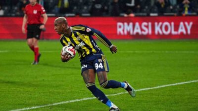 Fenerbahçe’nin Brezilyalı forveti Anderson Talisca, Erzurumspor FK’ya karşı 2 gole