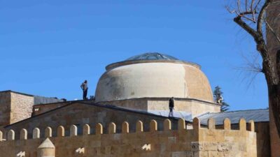 KIRŞEHİR (İHA) – Kırşehir’de yağışların ardından kubbe kısmında oluşan su