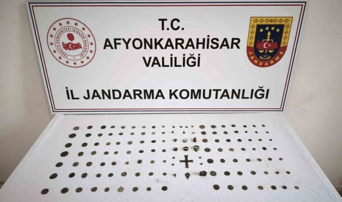 Afyonkarahisar’da jandarmanın baskın yaptığı evinde tarihi eser niteliği taşıyan 133