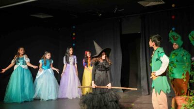 Tarsus Belediyesi Şehir Tiyatrosu’nun 3 aylık drama atölyesi, çocukların sahnelediği