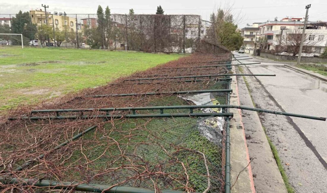 Mersin’in Tarsus ilçesinde dün geceden beri devam eden kuvvetli yağış,
