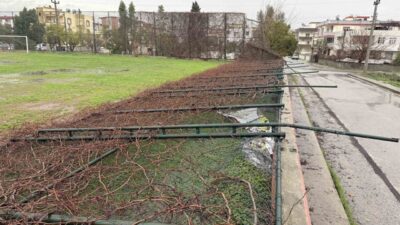 Mersin’in Tarsus ilçesinde dün geceden beri devam eden kuvvetli yağış,