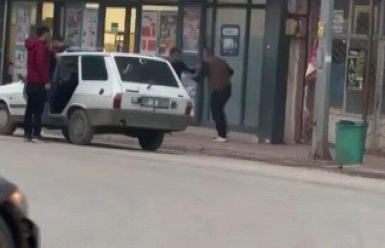 Adana’nın İmamoğlu ilçesinde bir şahıs, tartıştığı kişiyi ayağından silahla vurarak