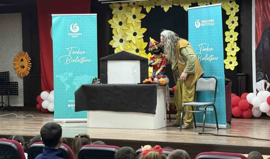 Özbekistan’da bulunan Taşkent Türk İlkokulunda Ramazan ayı sebebiyle meddah, kukla