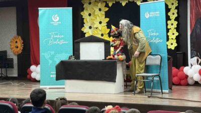 Özbekistan’da bulunan Taşkent Türk İlkokulunda Ramazan ayı sebebiyle meddah, kukla