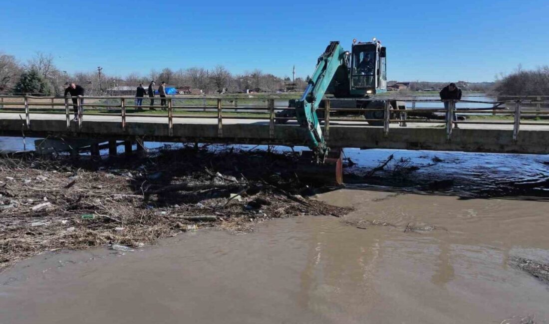 Edirne’de Tunca ve Meriç nehirlerinde artan debi sonrası taşkınla kapanan