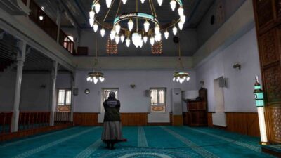 Taşköprü Belediyesi ekipleri, ilçede bulunan camilerde Ramazan ayı öncesi temizlik