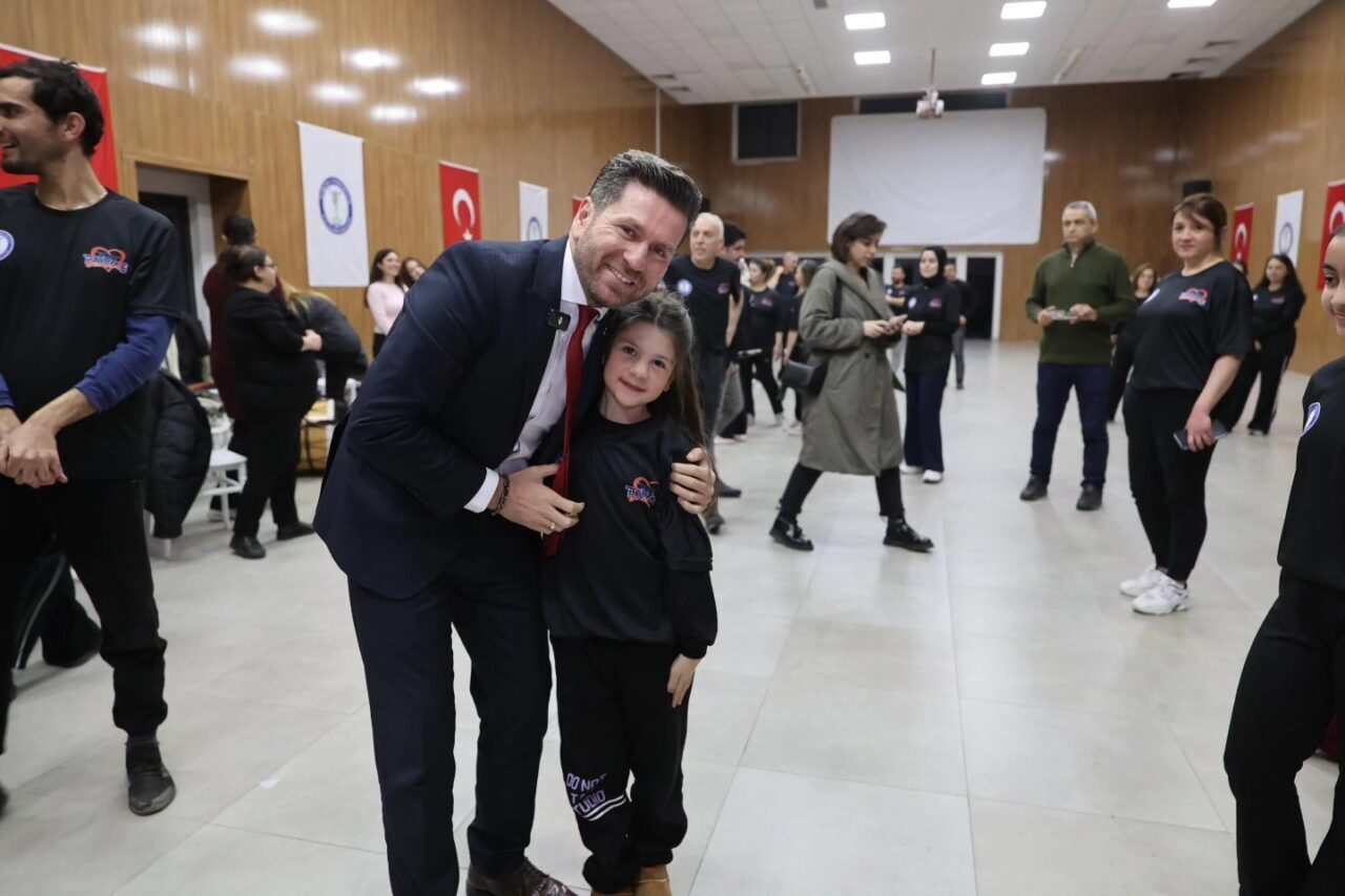 Tavas Belediyesi’nin 7’den 70’e herkese hitap eden Halk Oyunları Kursu