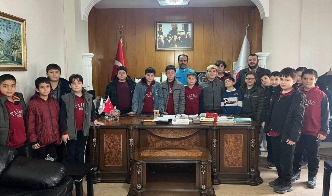 Kütahya’nın Tavşanlı ilçesinde Kur’an kursu öğrencileri, harçlıklarını biriktirerek 6 Şubat