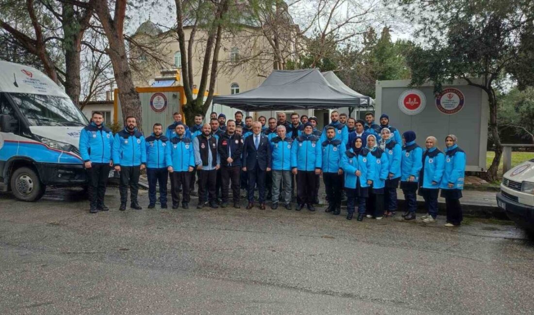 Türkiye Diyanet Vakfı Denizli Şubesi Arama Kurtarma Ekibi’nin elbise dağıtım