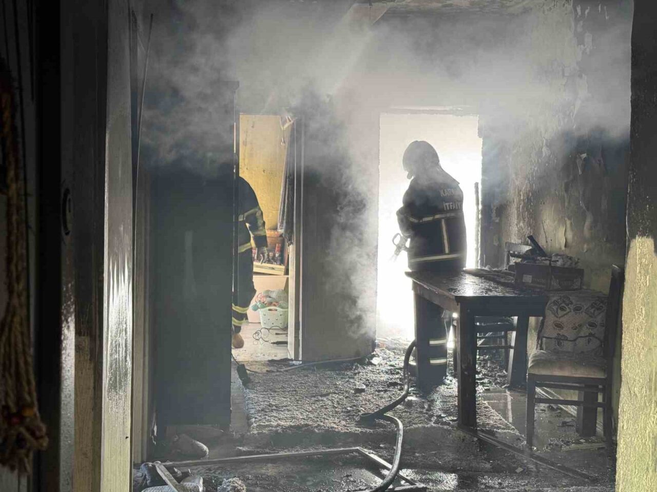 Karabük’te tek katlı evde çıkan yangın itfaiye ekiplerince kontrol altına