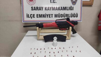 Tekirdağ’ın Saray ilçesinde polis ekiplerinin düzenlediği iki ayrı operasyonda uyuşturucu