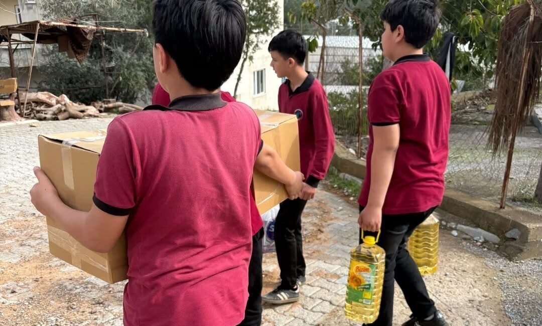 Mersin’in Bozyazı ilçesinde Tekmen Ortaokulu tarafından Ramazan ayı dolayısıyla anlamlı