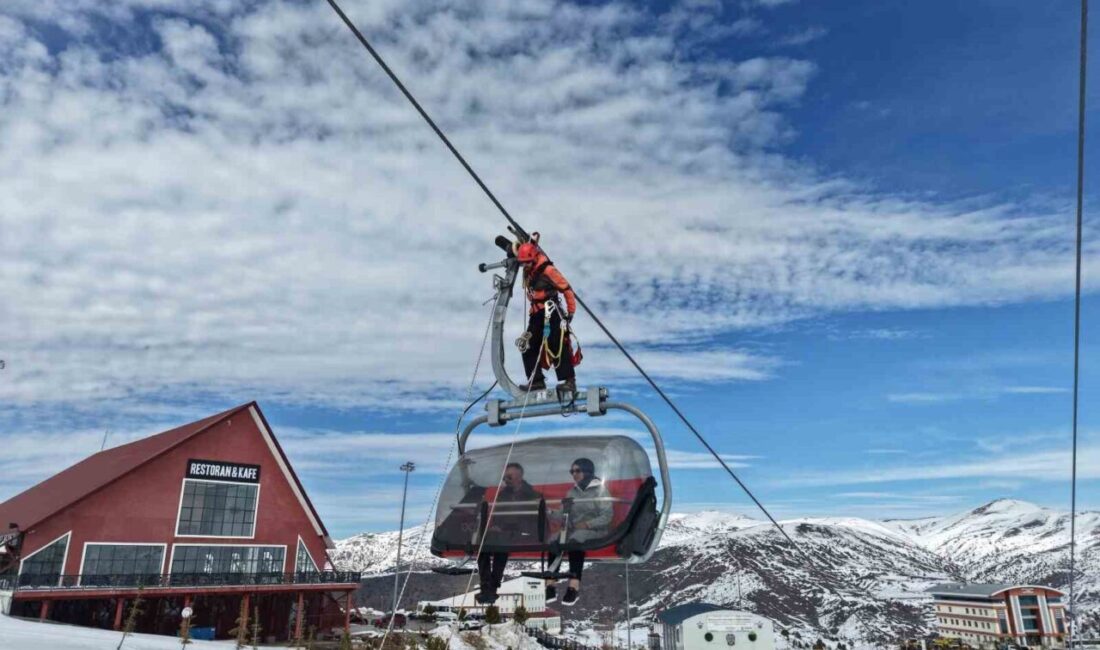 Sivas’taki Yıldızdağı Kış Sporları Turizm Merkezi’nde gerçekleştirilen kurtarma tatbikatı gerçeğini