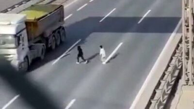 İstanbul’da Gaziosmanpaşa ile Sultangazi ilçelerini ikiye ayıran TEM Otoyolu’nda iki