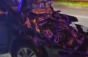 Bursa’nın Mudanya ilçesinde yol üzerinde temizlik yapan belediyenin kamyonetine arkadan