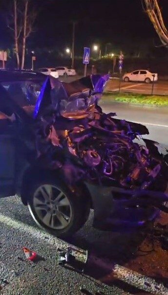 Bursa’nın Mudanya ilçesinde yol üzerinde temizlik yapan belediyenin kamyonetine arkadan