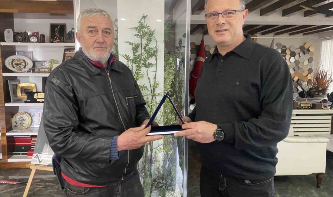 Alaşehir Belediyesi temizlik işçisi Ali İlkgün, şehirlerarası otobüs terminalinde bulduğu