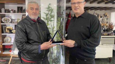 Alaşehir Belediyesi temizlik işçisi Ali İlkgün, şehirlerarası otobüs terminalinde bulduğu