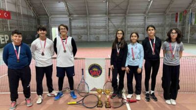 Gaziantep’te gerçekleştirilen Yıldızlar (Kızlar-Erkekler) kategorisinde ki tenis müsabakalarına katılan GKV
